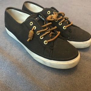 Women's Crest Vibe Sneakers